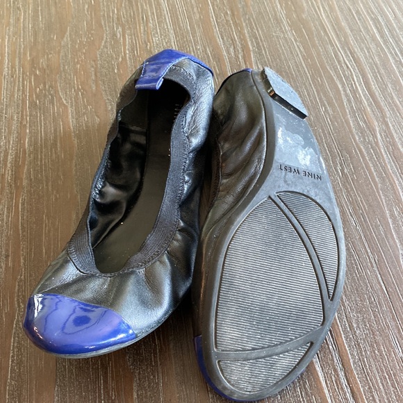 Nine West ballet flats in black leather/blue tips. Size 7 1/2. - Picture 5 of 7